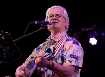 Jeff Hinton performing